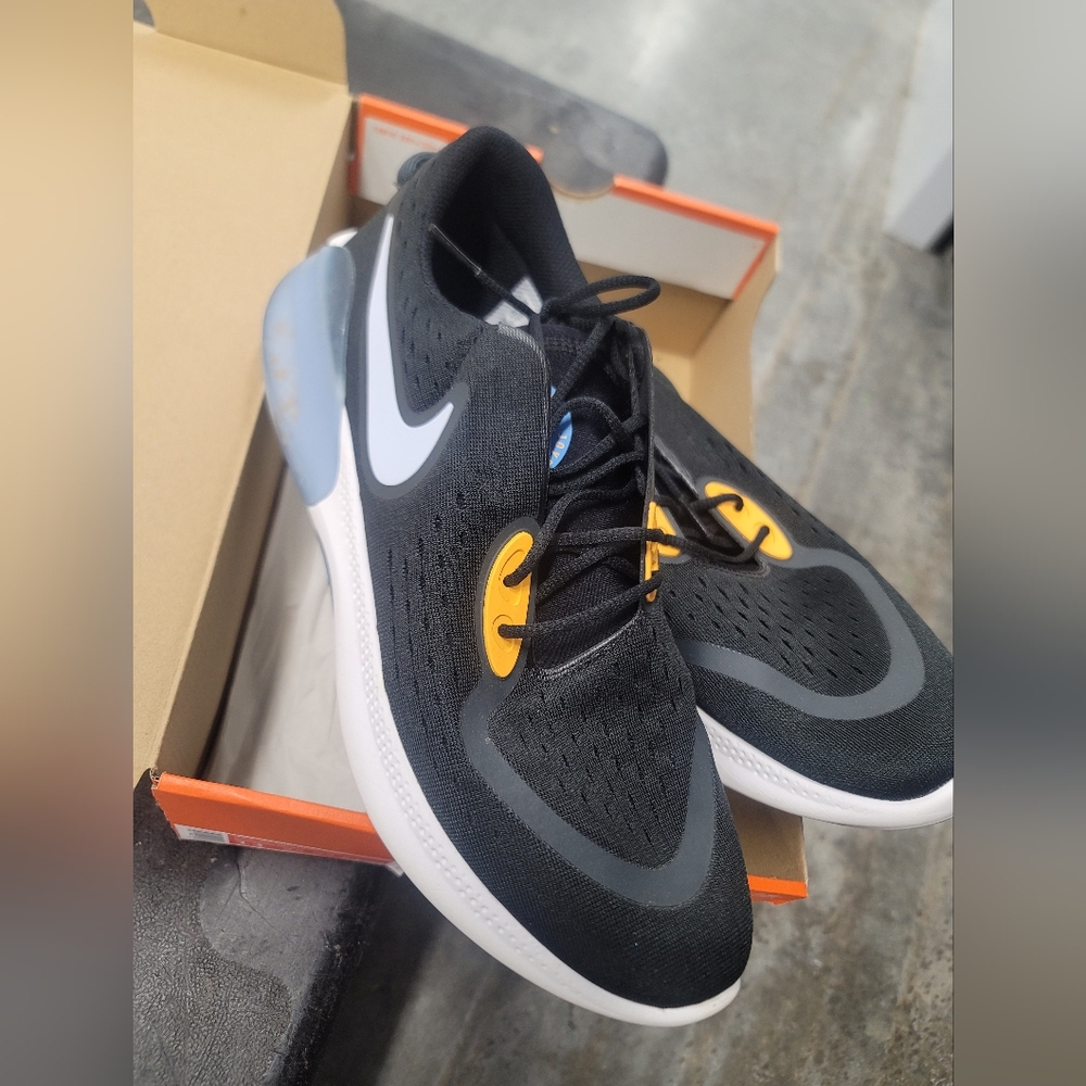 Nike Men's Black Joy Ride